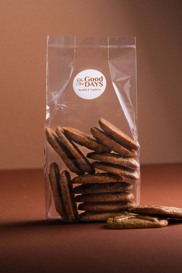 Sachet transparent de spéculoos The Good Old Days sur fond brun